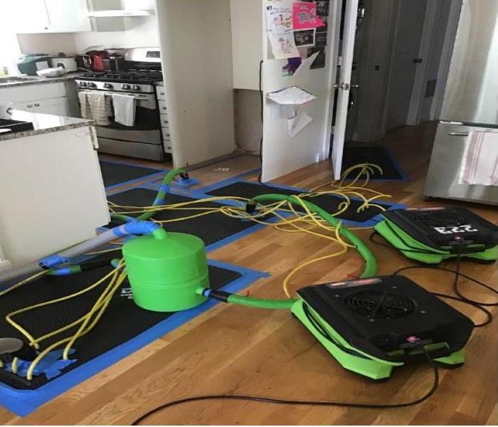 Floor mats and drying equipment in kitchen